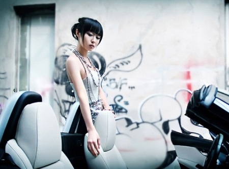 Yêu kiều thiếu nữ bên xe  - 8