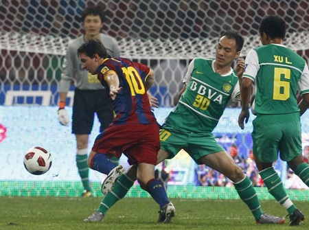 Ibra lập công, Barcelona đại thắng Beijing Guoan - 2