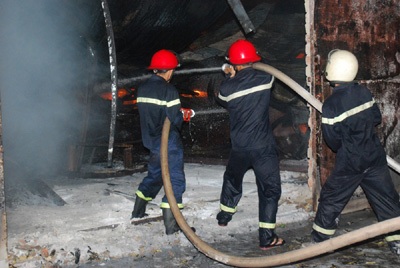 Cháy lớn dữ dội  tại Khu công nghiệp An Đồn - 6