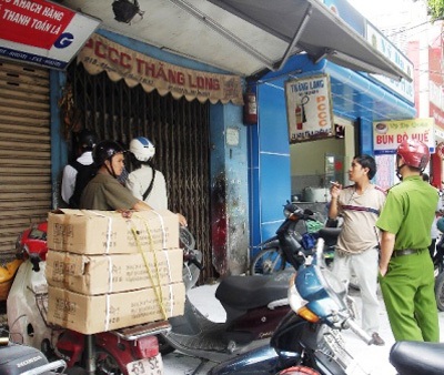 Nổ bình chữa cháy, một người nát chân - 1