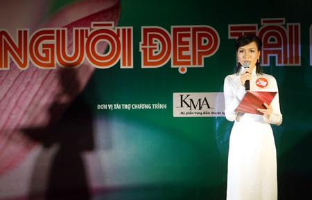 Nguyễn Phạm Bích Trâm tỏa sáng vẻ đẹp tài năng - 13