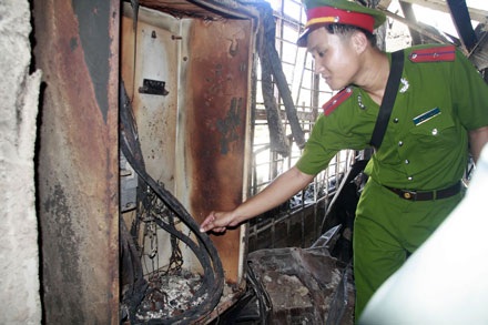 Vụ cháy lớn ở Khu công nghiệp An Đồn là do chập điện - 2