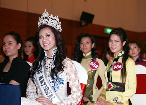 Jennifer Phạm làm MC chung kết Hoa hậu thế giới người Việt - 4 Jennifer Phạm làm MC chung kết Hoa hậu thế giới người Việt - 4
