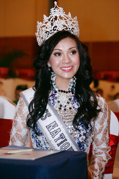 Jennifer Phạm làm MC chung kết Hoa hậu thế giới người Việt - 3 Jennifer Phạm làm MC chung kết Hoa hậu thế giới người Việt - 3