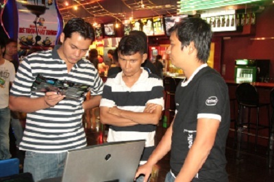 Nhộn nhịp bạn trẻ thử sức cùng Alienware - 3 Nhộn nhịp bạn trẻ thử sức cùng Alienware - 3