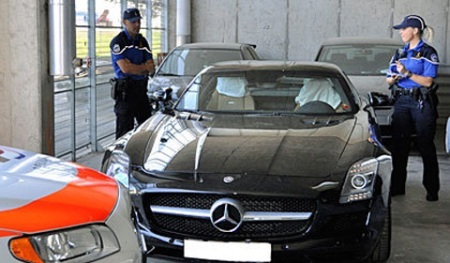 Chủ một chiếc SLS AMG có thể bị phạt triệu đô - 1 Chủ một chiếc SLS AMG có thể bị phạt triệu đô - 1