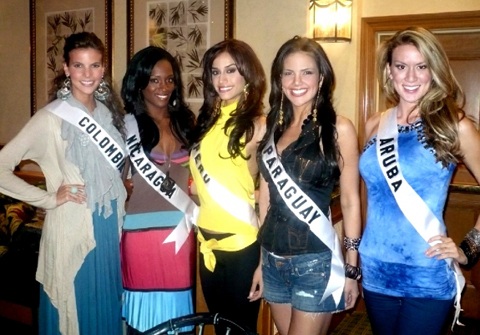 Người đẹp Hoàn vũ vui chơi chờ... tiệc tối - 13