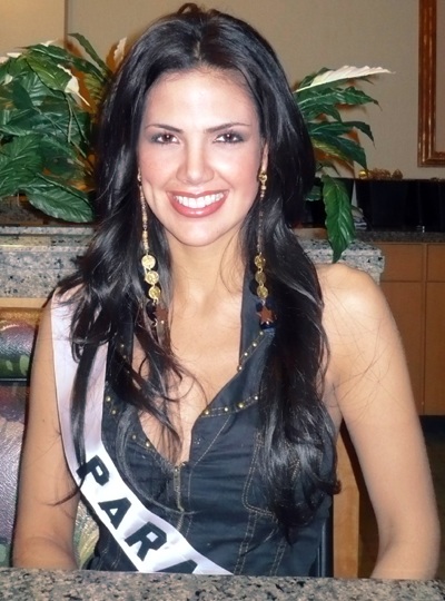 Người đẹp Hoàn vũ vui chơi chờ... tiệc tối - 19