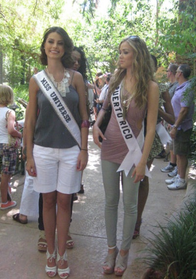 Người đẹp Hoàn vũ vui chơi chờ... tiệc tối - 2