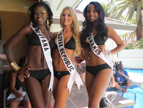 Người đẹp Hoàn vũ vui chơi chờ... tiệc tối - 7