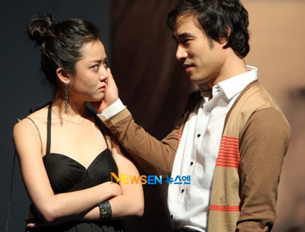 Moon Geun Young tỏa sáng trên sân khấu kịch - 16