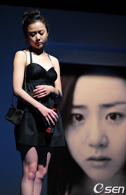 Moon Geun Young tỏa sáng trên sân khấu kịch - 7