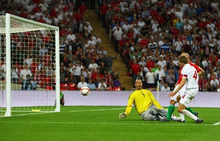 Gerrard tỏa sáng cứu “Sư tử Anh” - 3