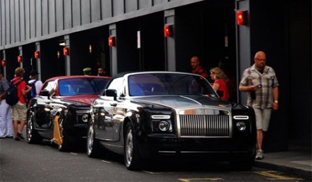 Rolls-Royce Phantom cũng bị “khoá càng” ở London - 1 Rolls-Royce Phantom cũng bị “khoá càng” ở London - 1
