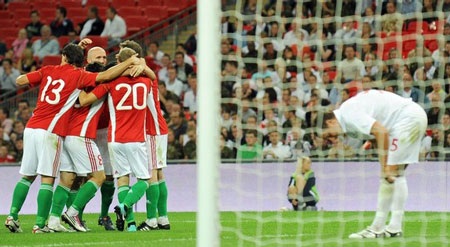 Gerrard tỏa sáng cứu “Sư tử Anh” - 2