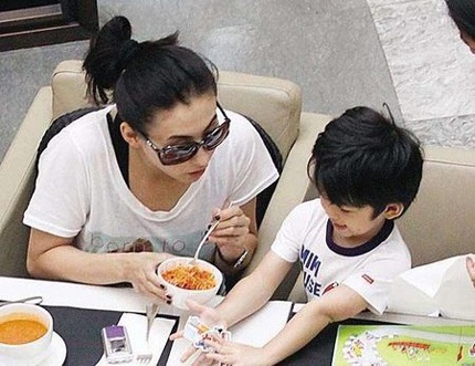 “Cậu cả” nhà Trương Bá Chi ngày một nổi tiếng  - 4