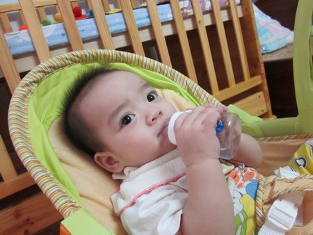 Cân nặng chững, cần đưa trẻ đi khám ngay - 1