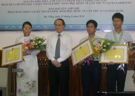 Đà Nẵng: Thưởng 25 triệu đồng cho HS giành HCB Olympic Toán Quốc tế - 1 Đà Nẵng: Thưởng 25 triệu đồng cho HS giành HCB Olympic Toán Quốc tế - 1