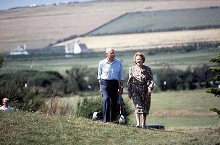 Khi các chính trị gia “xả hơi”  - 6