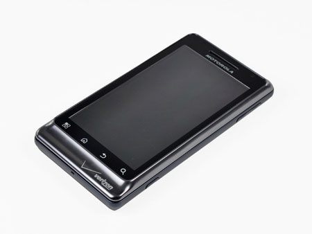 “Mổ xẻ” điện thoại Motorola Droid 2 - 1 “Mổ xẻ” điện thoại Motorola Droid 2 - 1