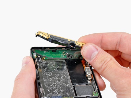 “Mổ xẻ” điện thoại Motorola Droid 2 - 12 “Mổ xẻ” điện thoại Motorola Droid 2 - 12