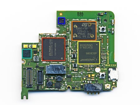 “Mổ xẻ” điện thoại Motorola Droid 2 - 16 “Mổ xẻ” điện thoại Motorola Droid 2 - 16