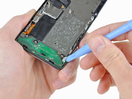 “Mổ xẻ” điện thoại Motorola Droid 2 - 19 “Mổ xẻ” điện thoại Motorola Droid 2 - 19