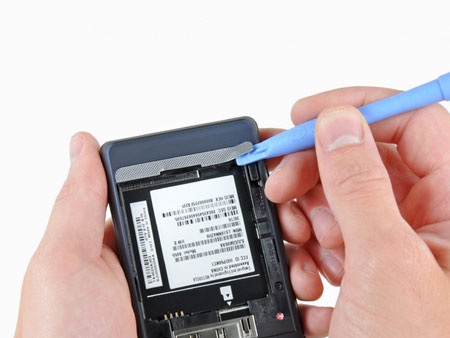 “Mổ xẻ” điện thoại Motorola Droid 2 - 7 “Mổ xẻ” điện thoại Motorola Droid 2 - 7
