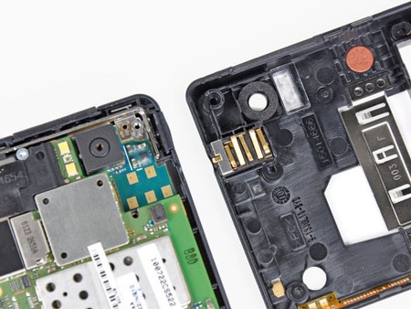 “Mổ xẻ” điện thoại Motorola Droid 2 - 11 “Mổ xẻ” điện thoại Motorola Droid 2 - 11
