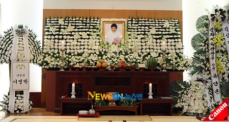 Nhiều ngôi sao tới chia buồn với gia đình Andre Kim - 1