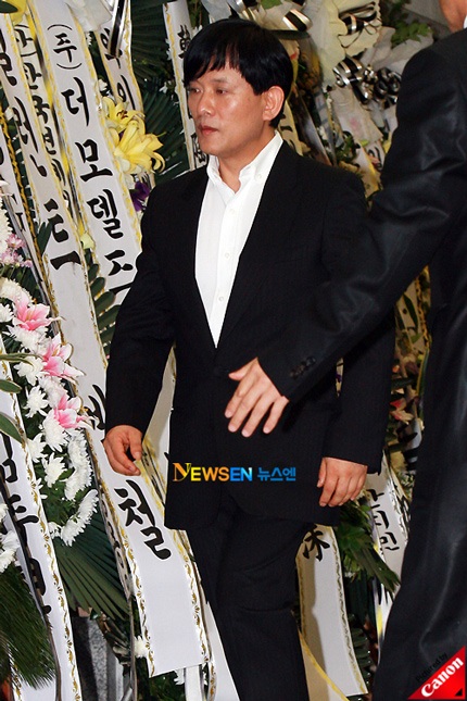 Nhiều ngôi sao tới chia buồn với gia đình Andre Kim - 15