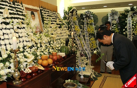 Nhiều ngôi sao tới chia buồn với gia đình Andre Kim - 3