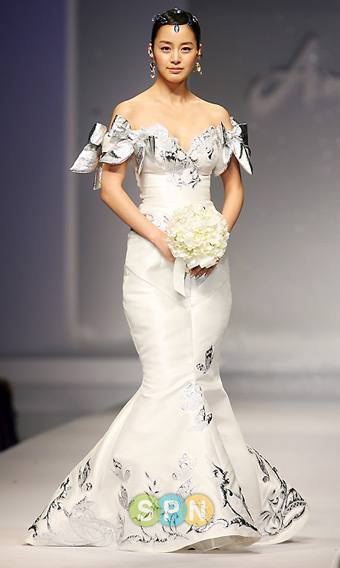 Các sao từng xuất hiện trong show diễn của Andre Kim - 13