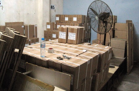 Hà Nội: Phát hiện kho thiết bị y tế nhập lậu tiền tỷ - 1 Hà Nội: Phát hiện kho thiết bị y tế nhập lậu tiền tỷ - 1