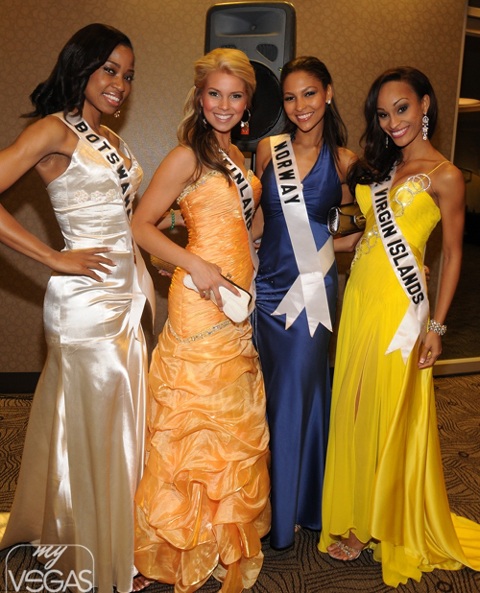 Mỹ nhân vui đùa trong tiệc tối - 27 Mỹ nhân vui đùa trong tiệc tối - 27