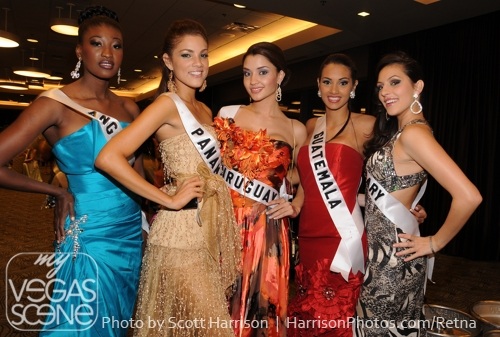 Mỹ nhân vui đùa trong tiệc tối - 30 Mỹ nhân vui đùa trong tiệc tối - 30