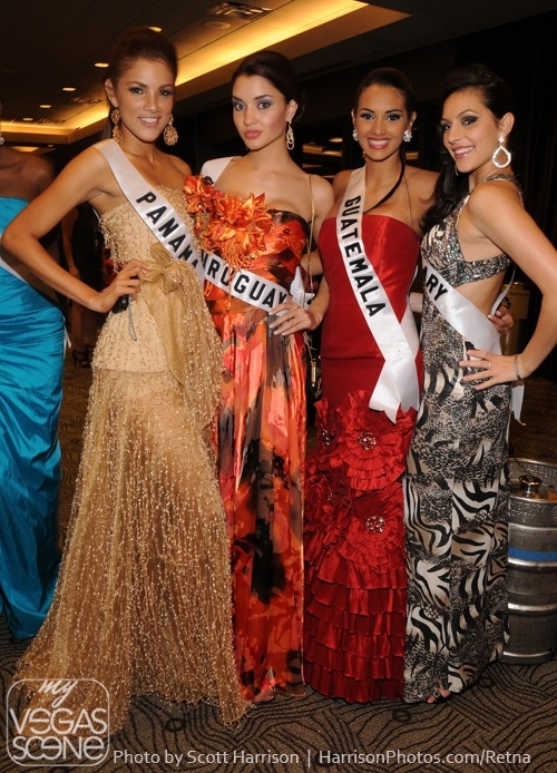 Mỹ nhân vui đùa trong tiệc tối - 31 Mỹ nhân vui đùa trong tiệc tối - 31