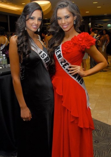 Mỹ nhân vui đùa trong tiệc tối - 32 Mỹ nhân vui đùa trong tiệc tối - 32