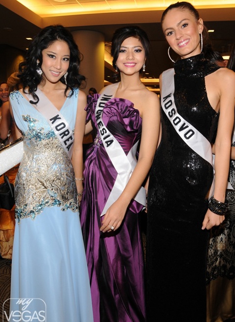 Mỹ nhân vui đùa trong tiệc tối - 35 Mỹ nhân vui đùa trong tiệc tối - 35