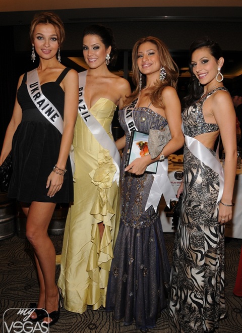 Mỹ nhân vui đùa trong tiệc tối - 2 Mỹ nhân vui đùa trong tiệc tối - 2