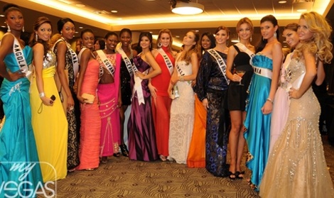 Mỹ nhân vui đùa trong tiệc tối - 3 Mỹ nhân vui đùa trong tiệc tối - 3