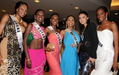 Mỹ nhân vui đùa trong tiệc tối - 4 Mỹ nhân vui đùa trong tiệc tối - 4