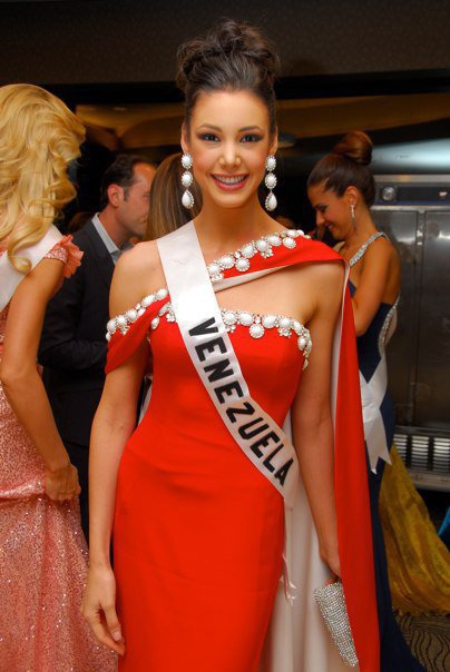 Mỹ nhân vui đùa trong tiệc tối - 13 Mỹ nhân vui đùa trong tiệc tối - 13