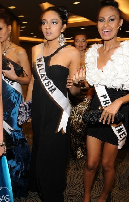 Mỹ nhân vui đùa trong tiệc tối - 22 Mỹ nhân vui đùa trong tiệc tối - 22