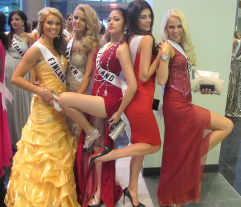 Mỹ nhân vui đùa trong tiệc tối - 37 Mỹ nhân vui đùa trong tiệc tối - 37