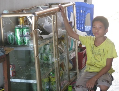 Nhậu no say, dùng mã tấu quỵt tiền nhà hàng  - 3