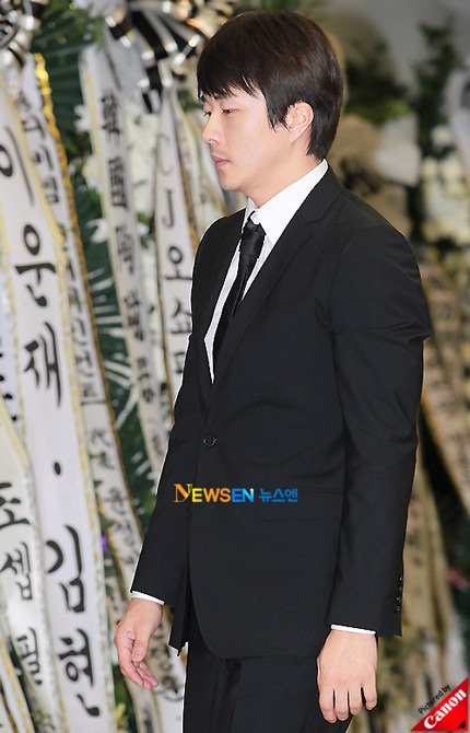 Nhiều ngôi sao tới chia buồn với gia đình Andre Kim - 16