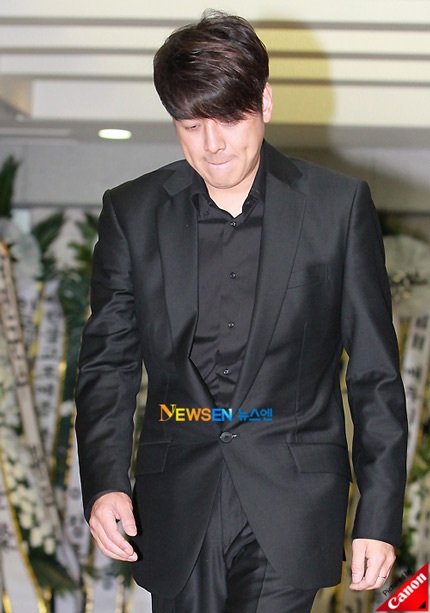 Nhiều ngôi sao tới chia buồn với gia đình Andre Kim - 17