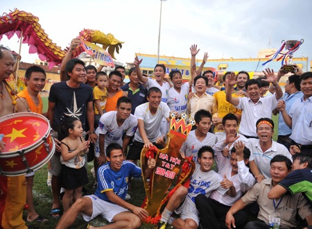 Hòa thất vọng, Hà Nội T&T vô địch V-League kém thuyết phục - 3 Hòa thất vọng, Hà Nội T&T vô địch V-League kém thuyết phục - 3