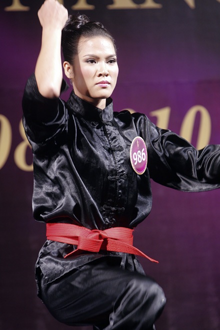 Nguyễn Thanh Huyền vinh danh Người đẹp tài năng - 13 Nguyễn Thanh Huyền vinh danh Người đẹp tài năng - 13